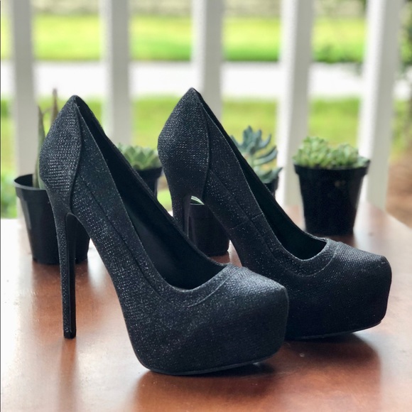 Qupid Shoes - Qupid size 6.5 black textured heels